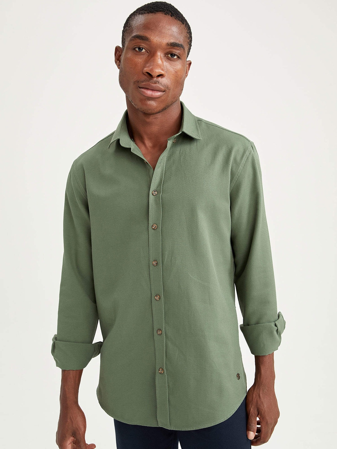 

DeFacto Men Olive Green Solid Modern Fit Casual Shirt