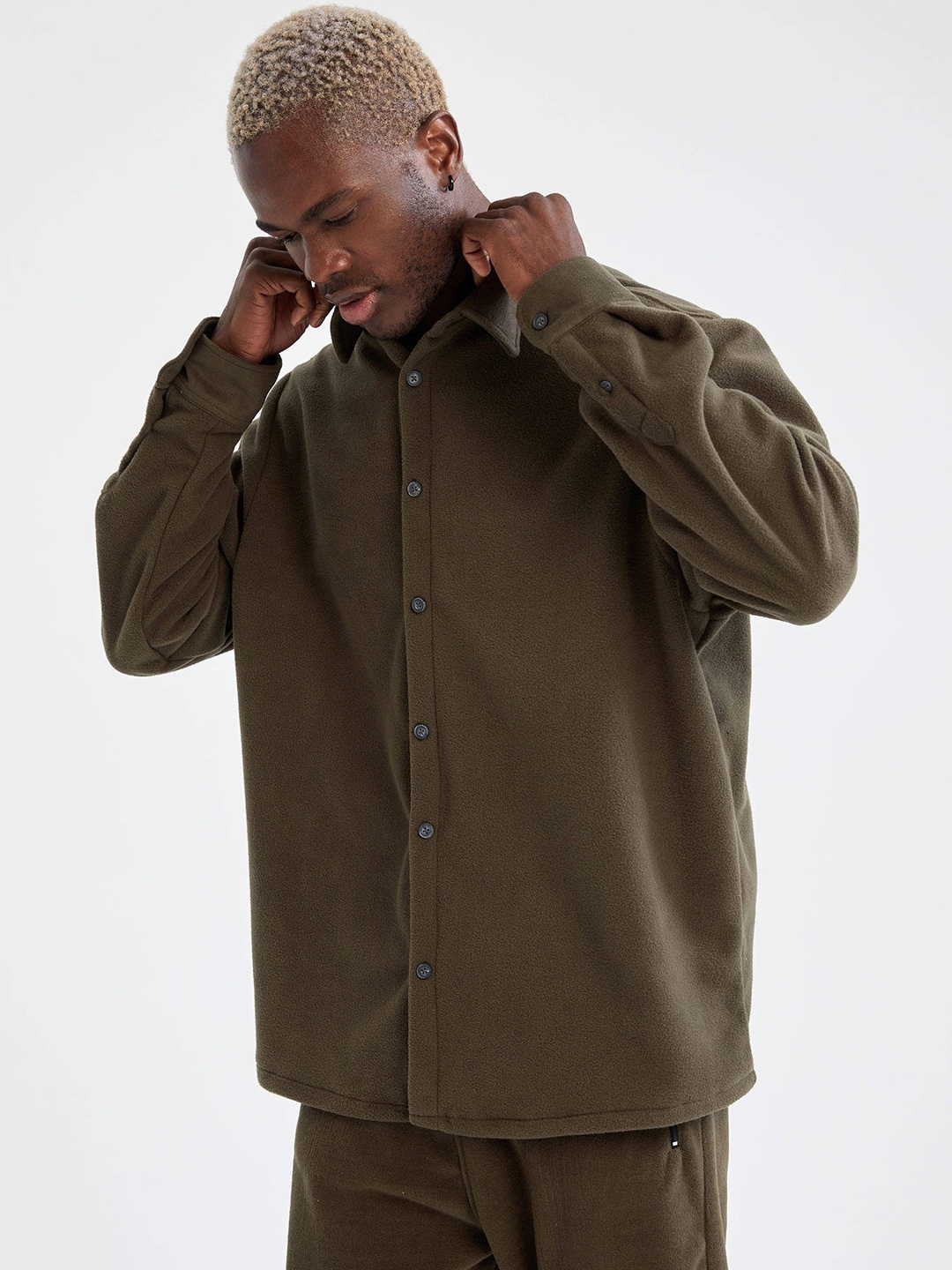 

DeFacto Men Olive Green Solid Casual Shirt