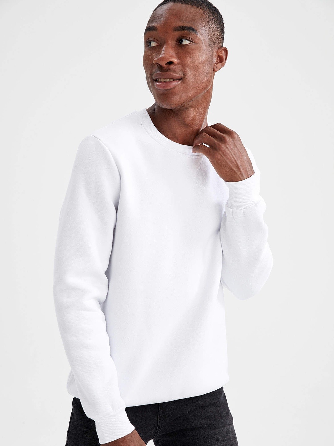 

DeFacto Men White Solid Sweatshirt