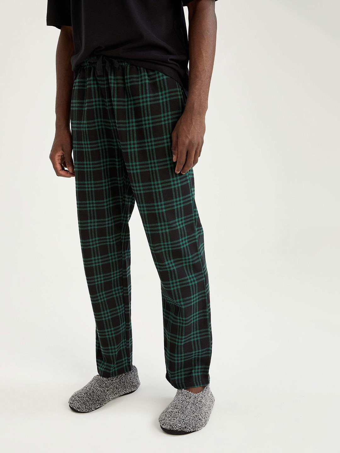 

DeFacto Men Black & Green Checked Lounge Pants