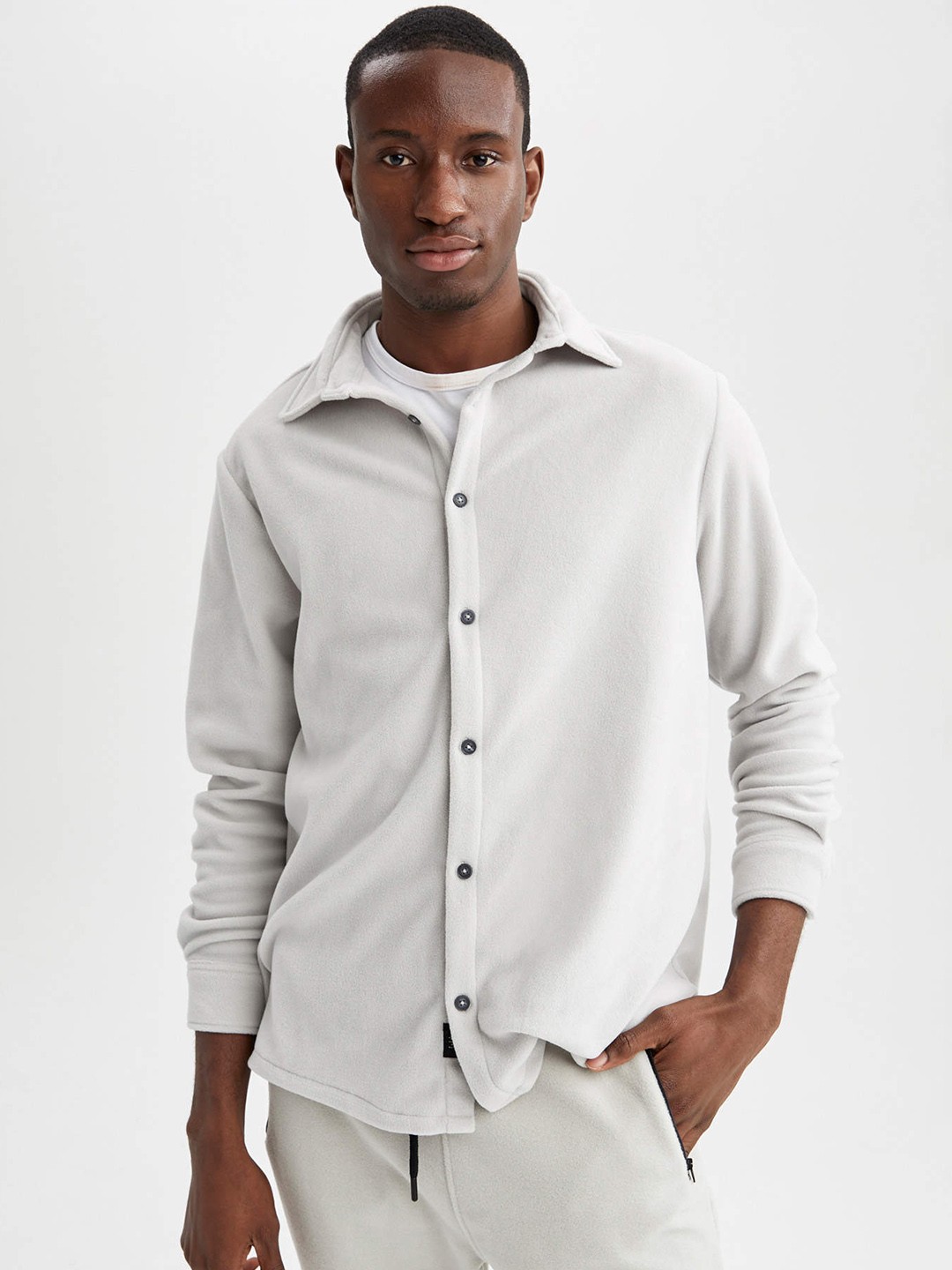 

DeFacto Men Grey Solid Casual Shirt