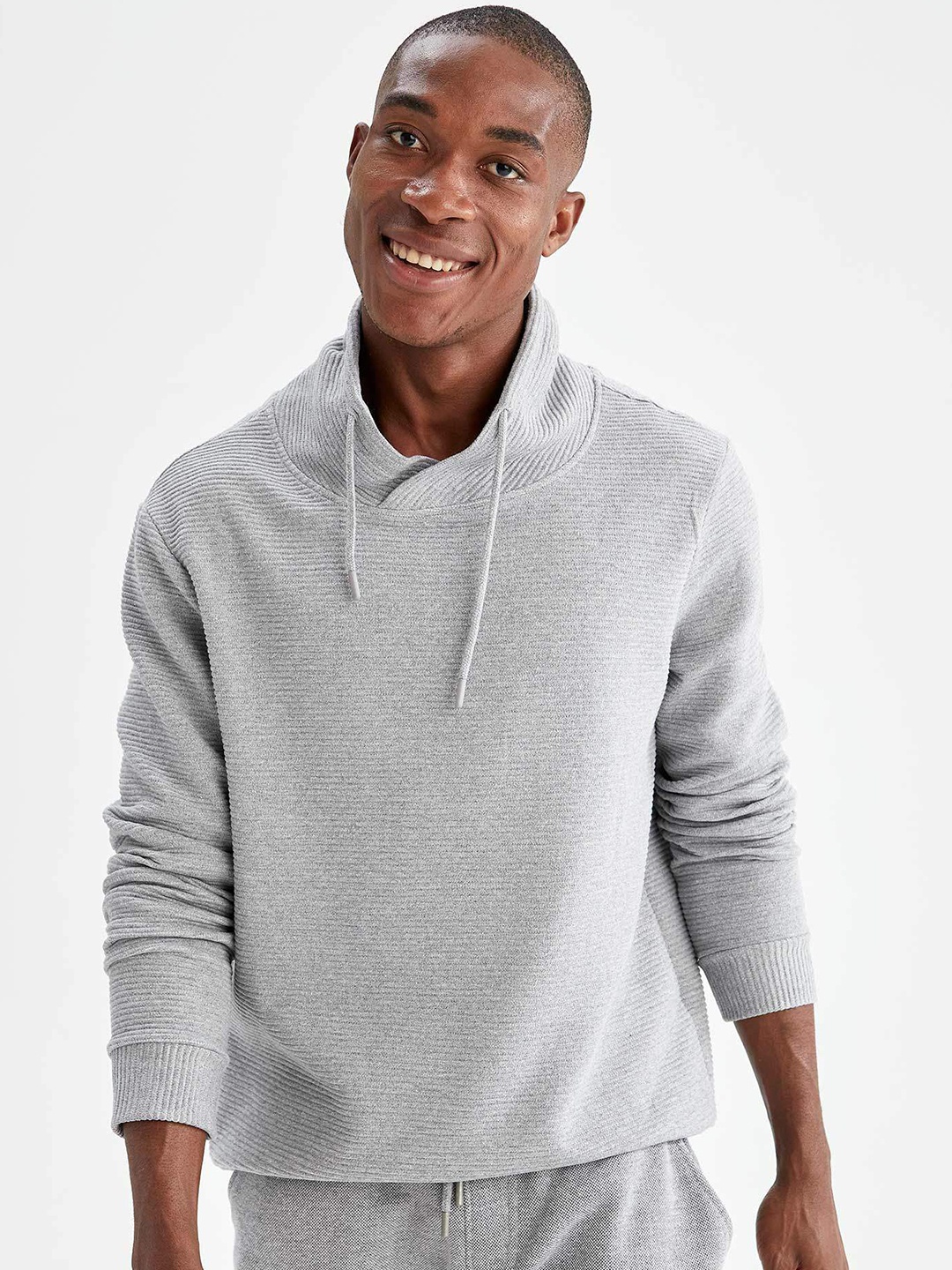 

DeFacto Men Grey Melange Solid Sweatshirt