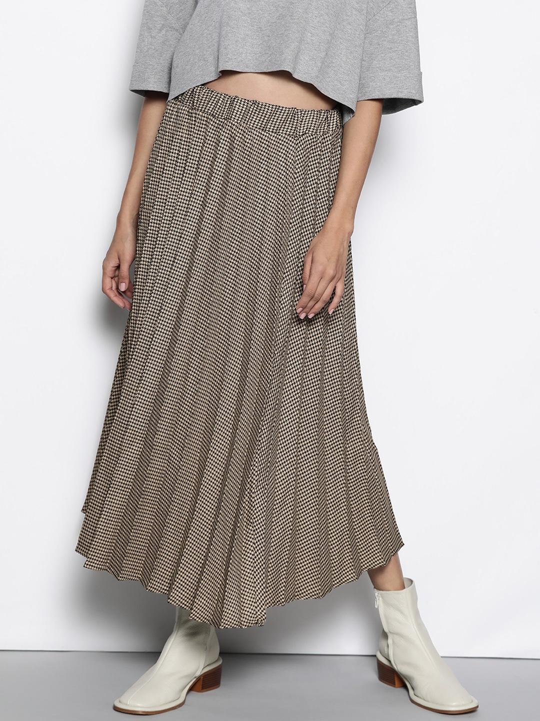 

DeFacto Women Beige & Black Houndstooth Design Accrodion Pleated Flared Midi Skirt
