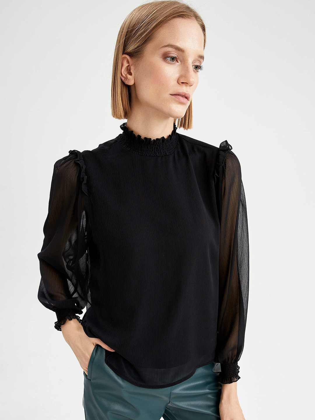 

DeFacto Women Black Solid Ruffles Top