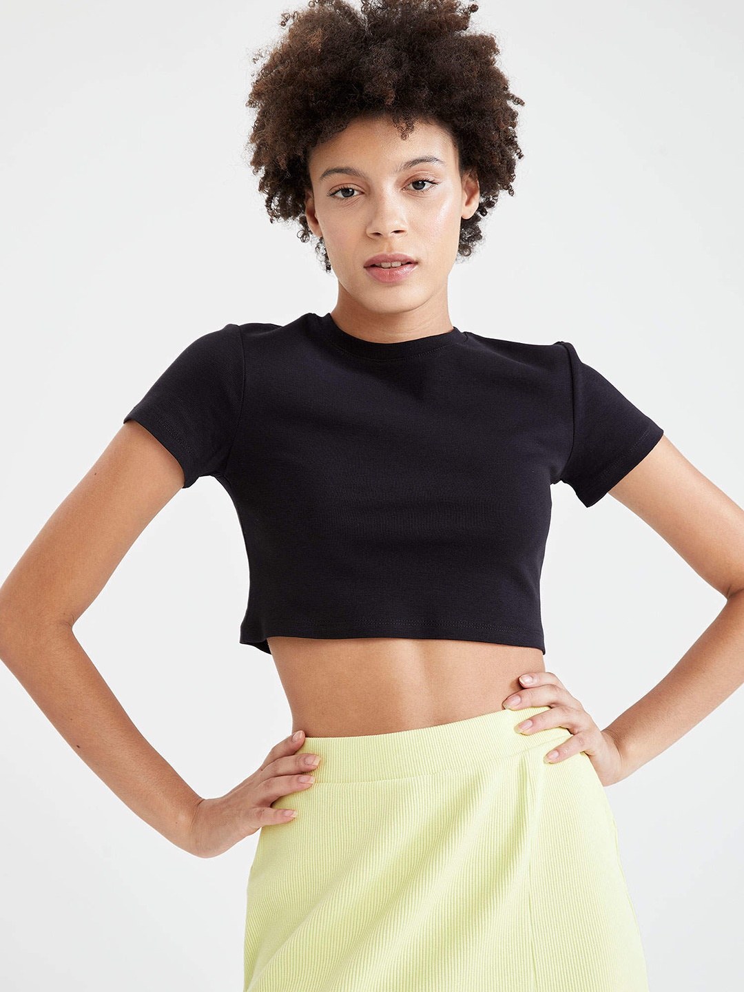 

DeFacto Women Black Solid Crop T-shirt