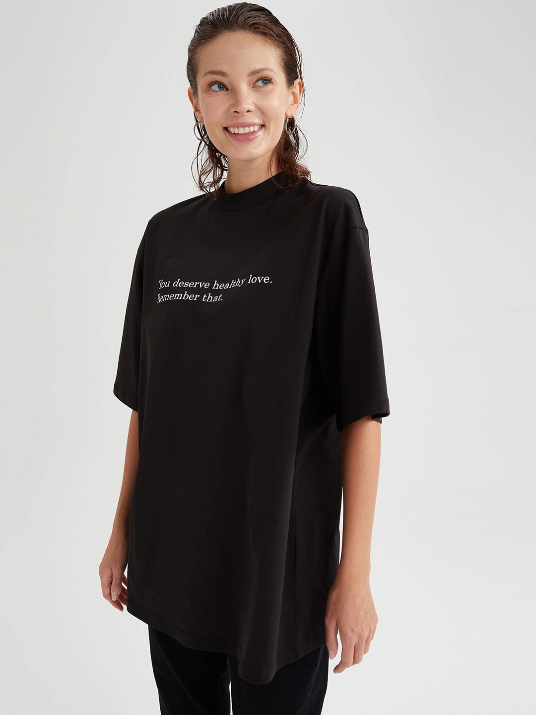 

DeFacto Women Black & White Typography Print Longline T-shirt
