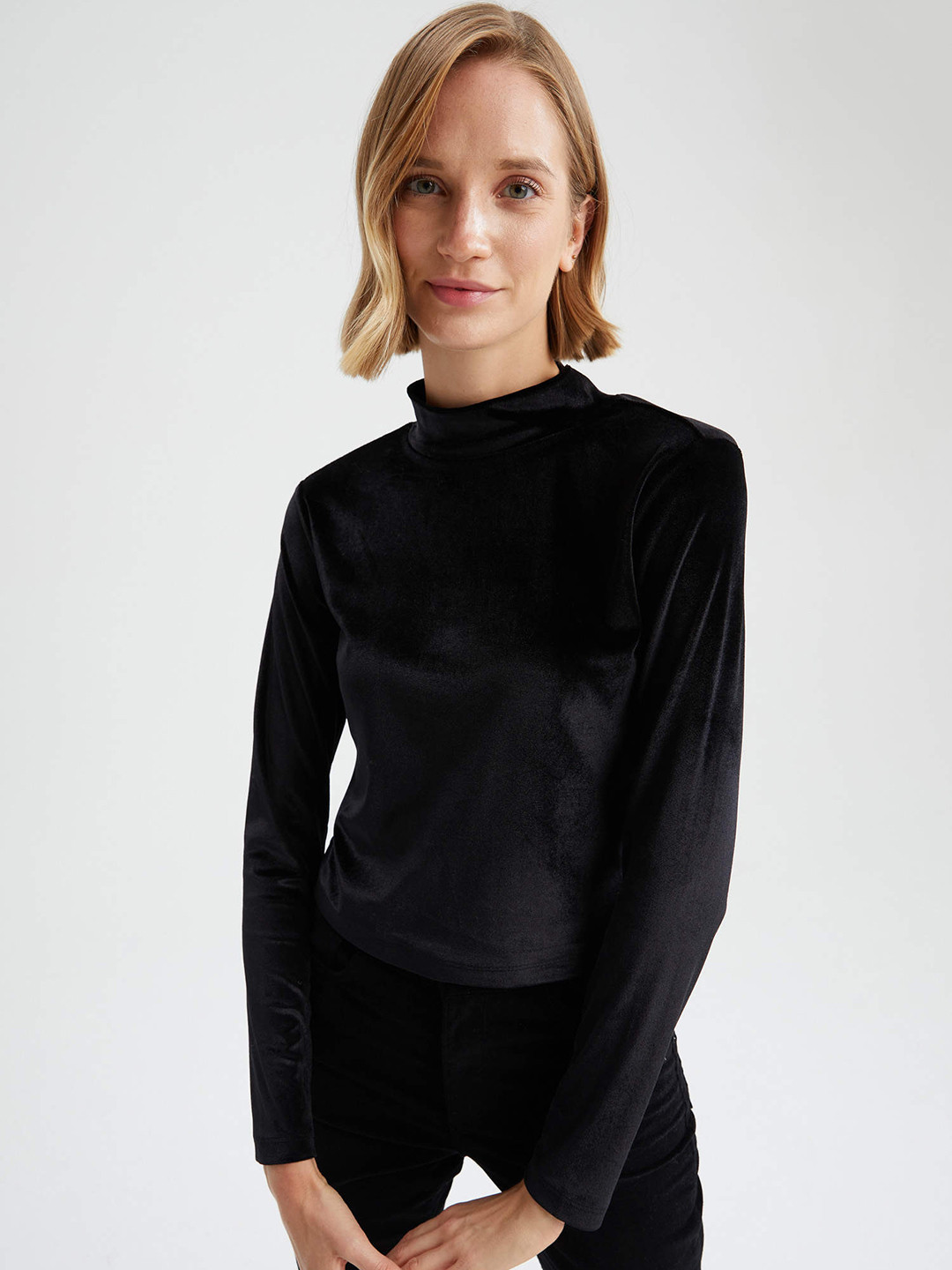 

DeFacto Women Black Solid Velvet Finish Regular High-Neck Top