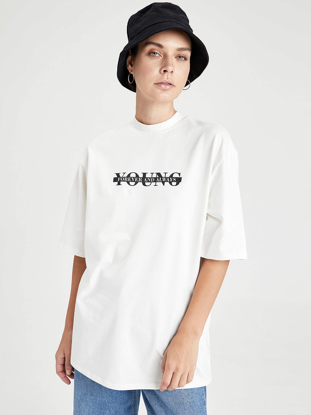 

DeFacto Women White & Black Typography Print Longline T-shirt