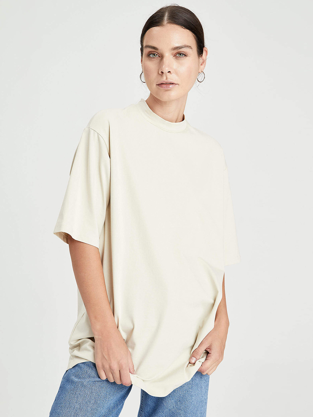 

DeFacto Women Off-White Solid Drop-Shoulder Sleeves Longline T-shirt