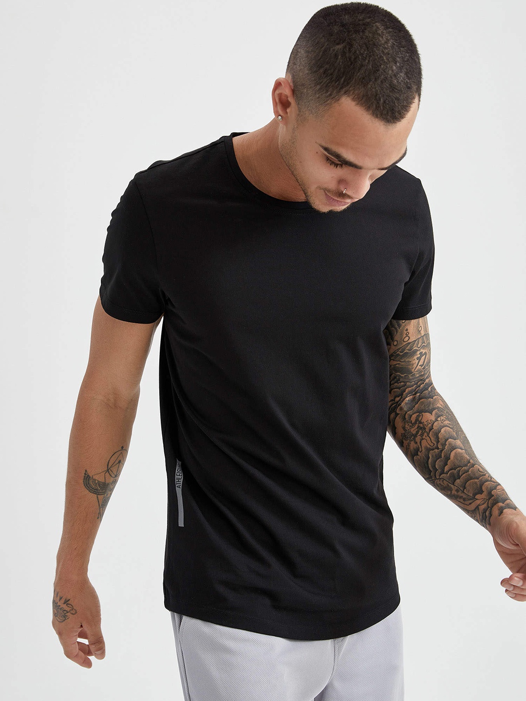 

DeFacto Men Black Pure Cotton Slim Fit T-shirt