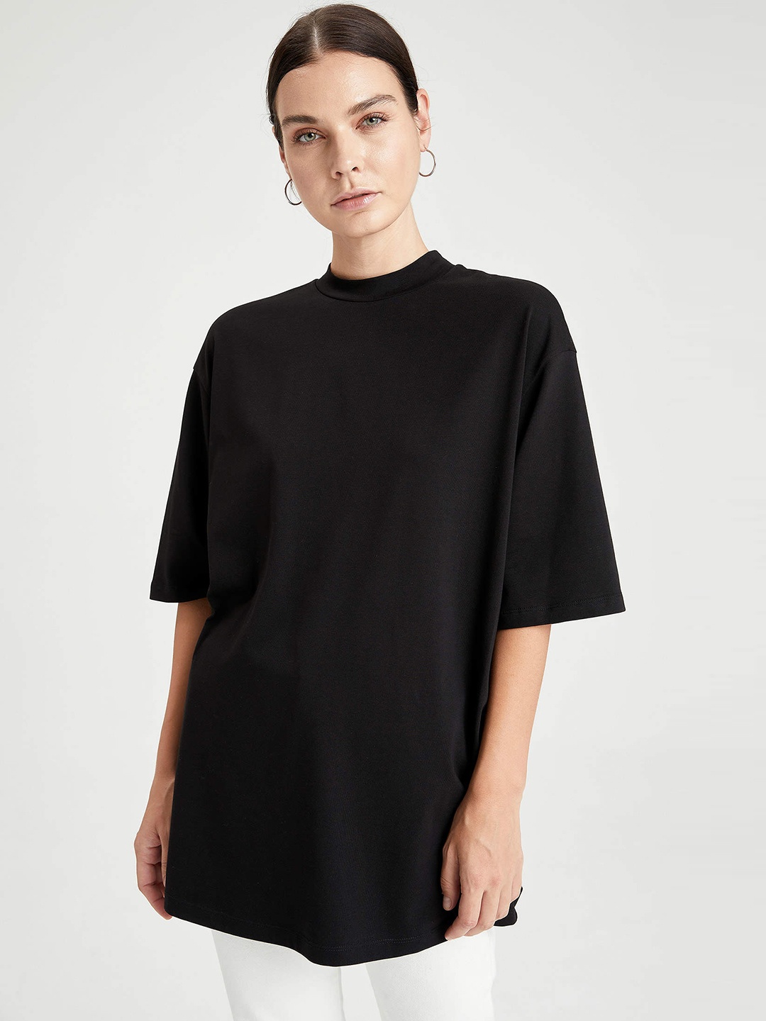 

DeFacto Women Black Solid Drop-Shoulder Sleeves Longline T-shirt
