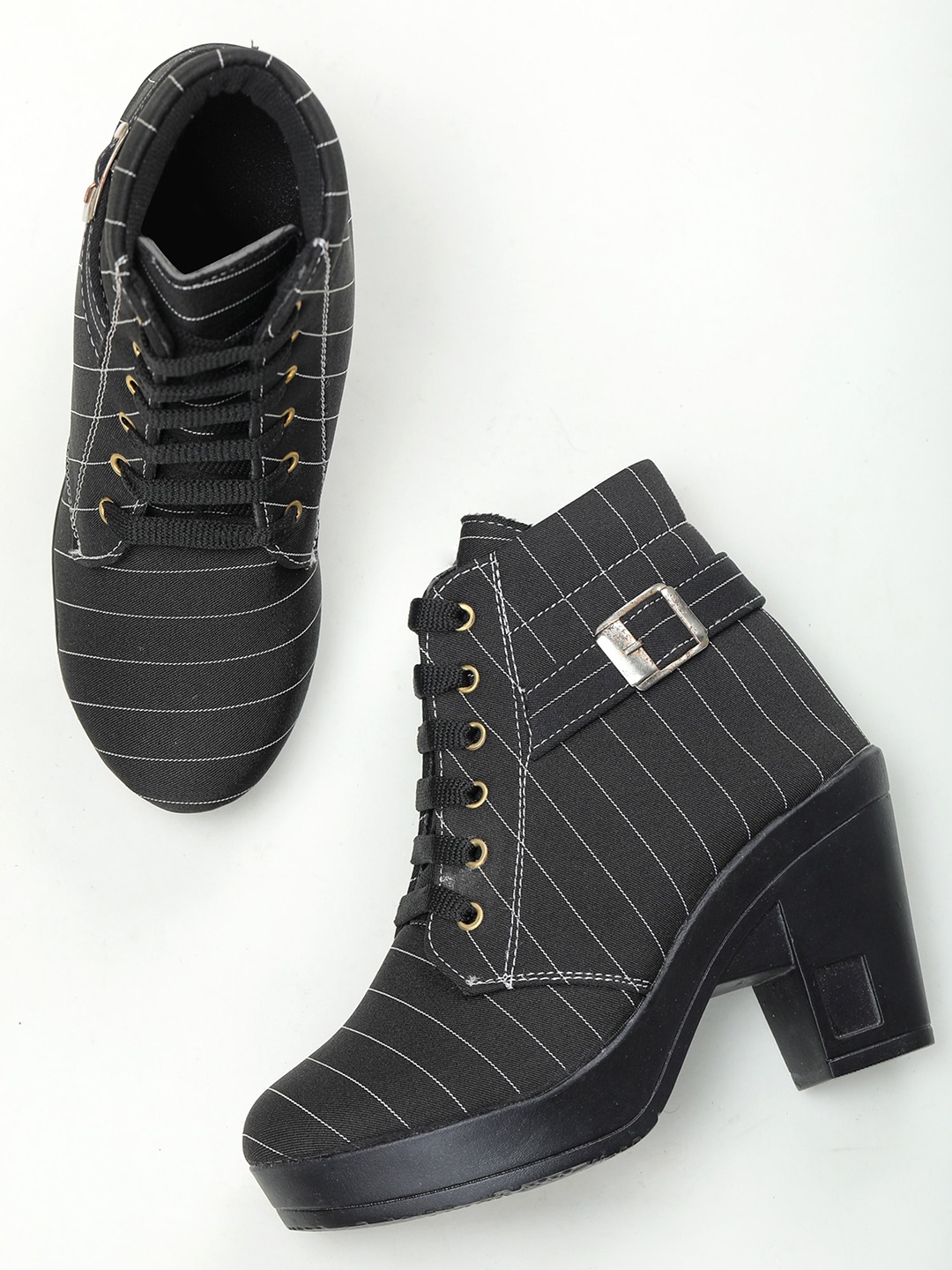

Walkfree Women Black Printed Sneakers