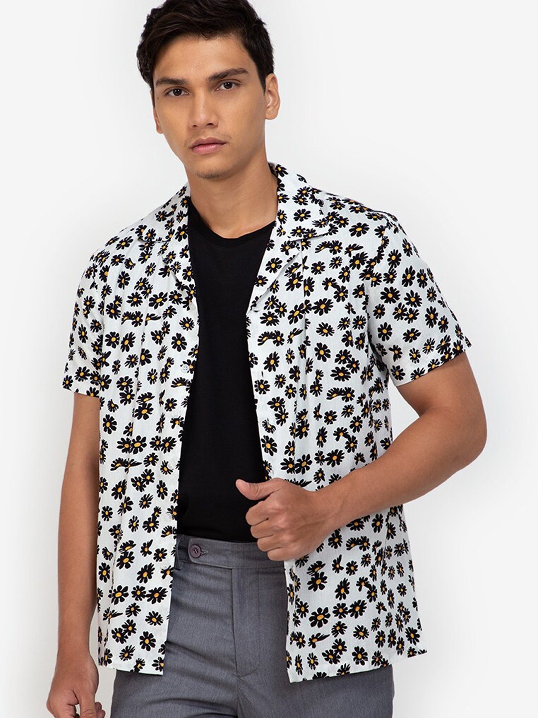 

ZALORA BASICS Men White Floral Printed Pure Cotton Casual Shirt
