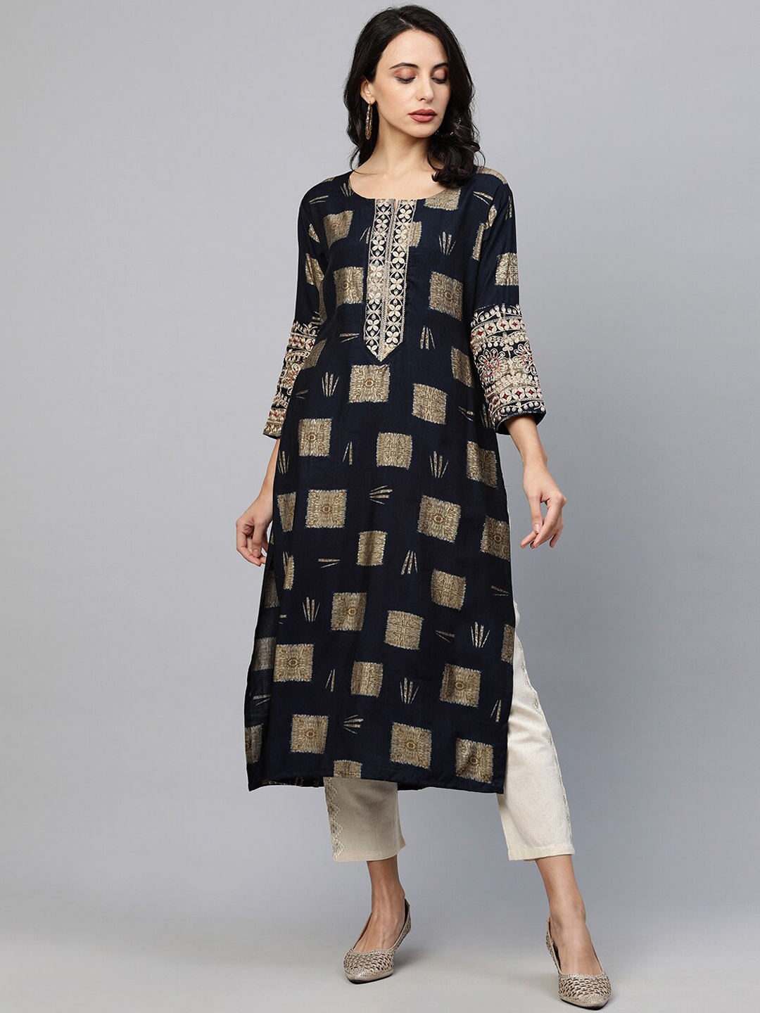 

FASHOR Women Navy Blue & Gold Toned Geometric Foil Printed Straight Kurta