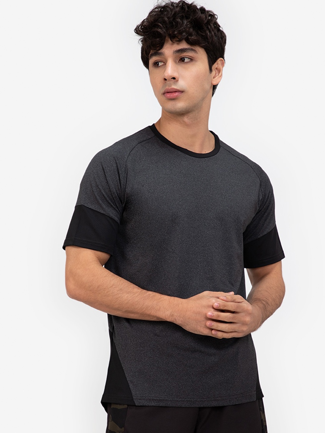 

ZALORA ACTIVE Men Black T-shirt