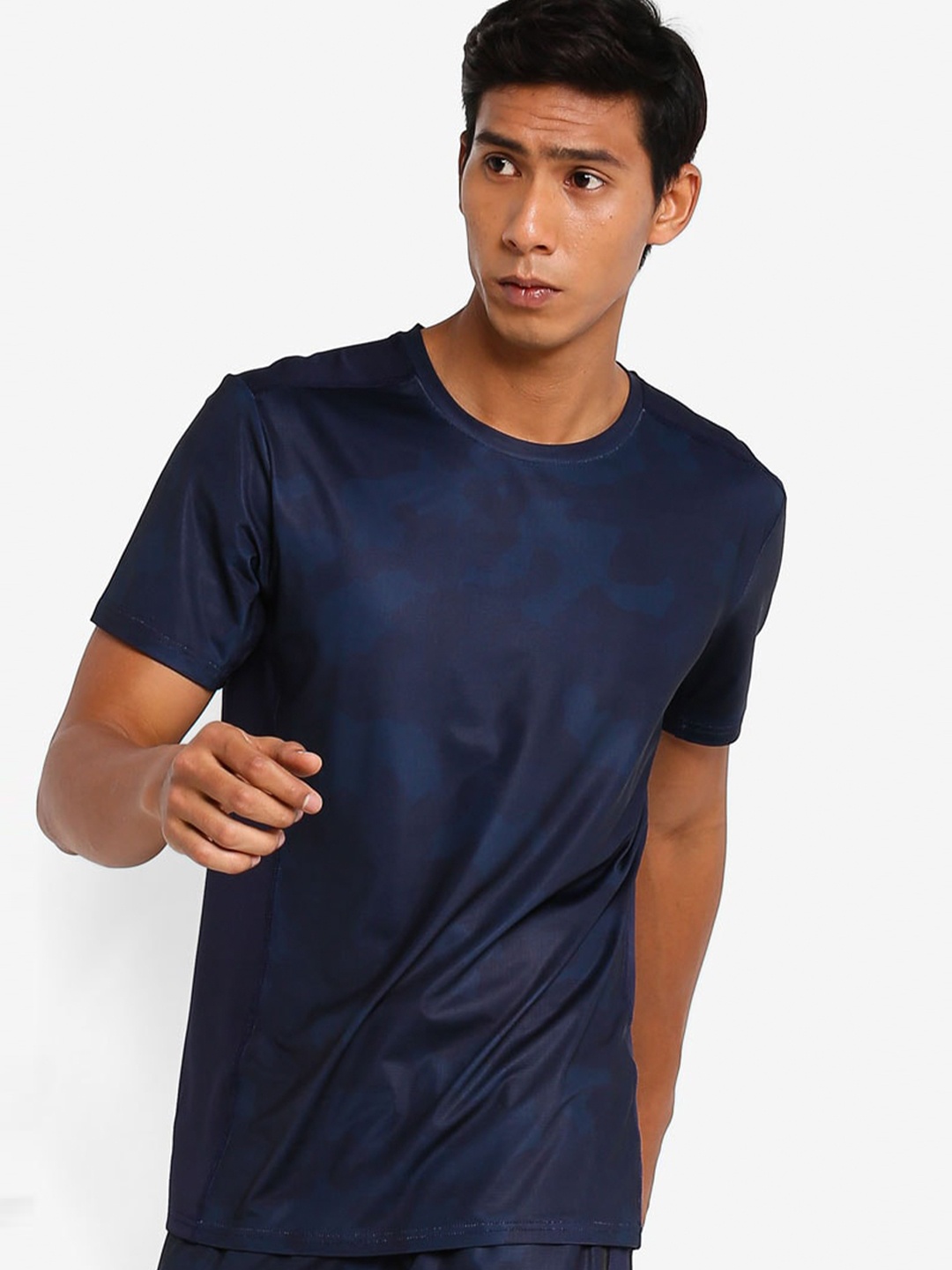 

ZALORA ACTIVE Men Navy Blue Camouflage Printed Regular Fit T-shirt