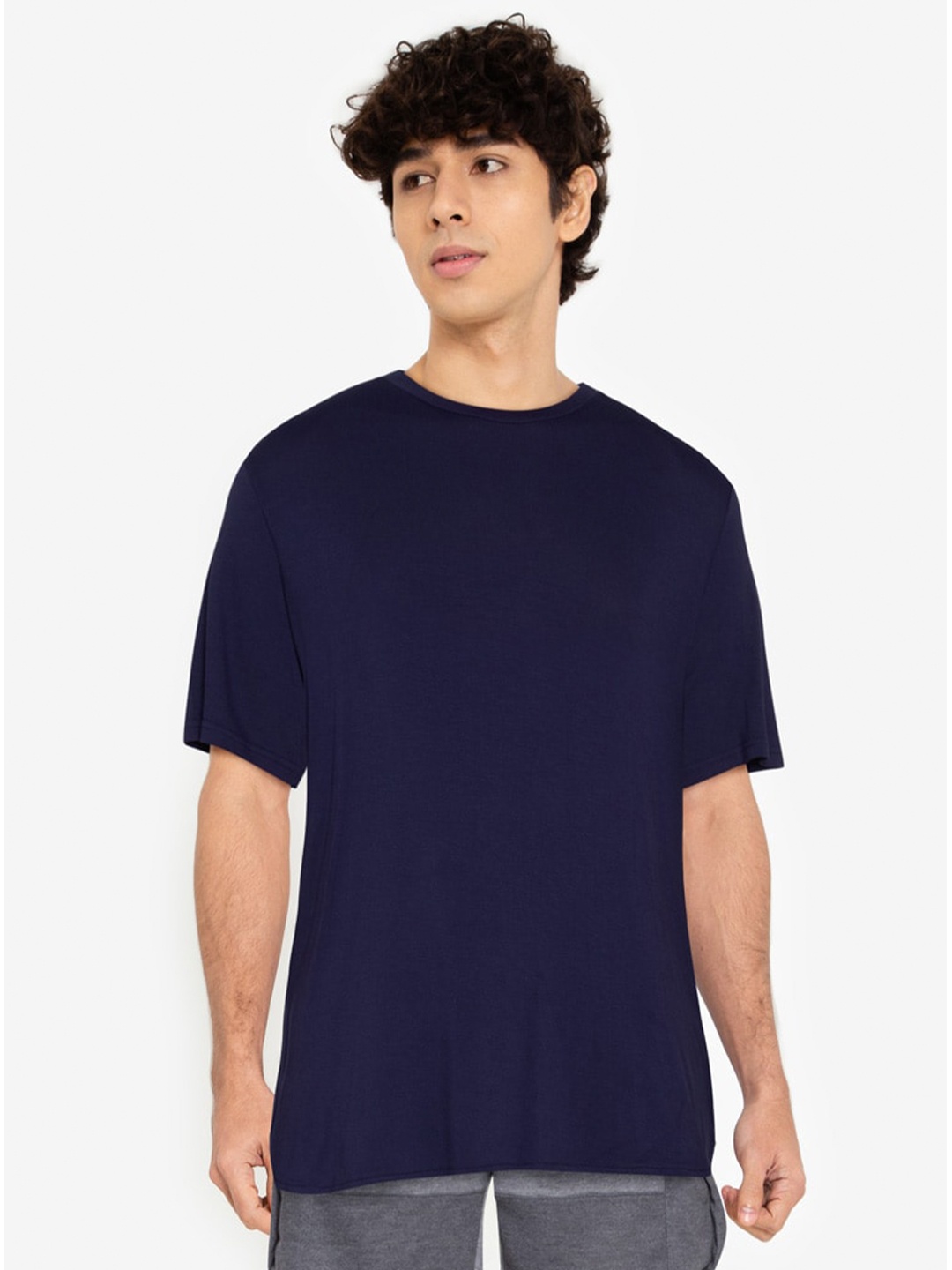 

ZALORA BASICS Men Burgundy & Navy Blue Colourblocked Two Tone T-shirt