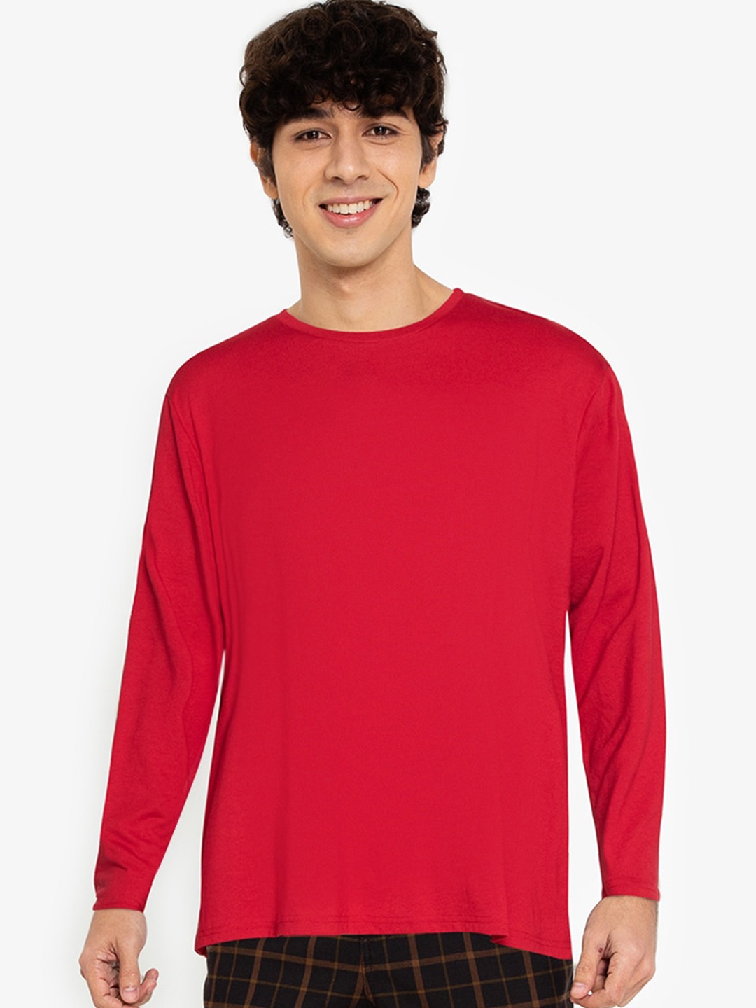 

ZALORA BASICS Men Red Solid Regular Fit T Shirt