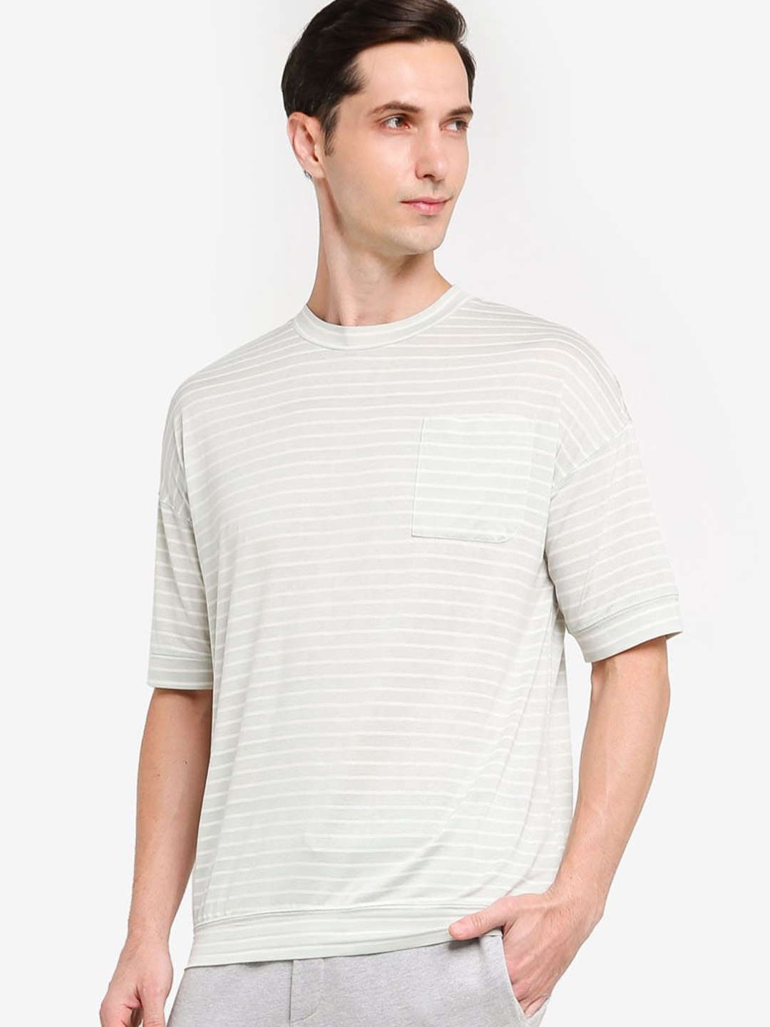 

ZALORA BASICS Men Beige & White Striped Oversized Pockets T-shirt