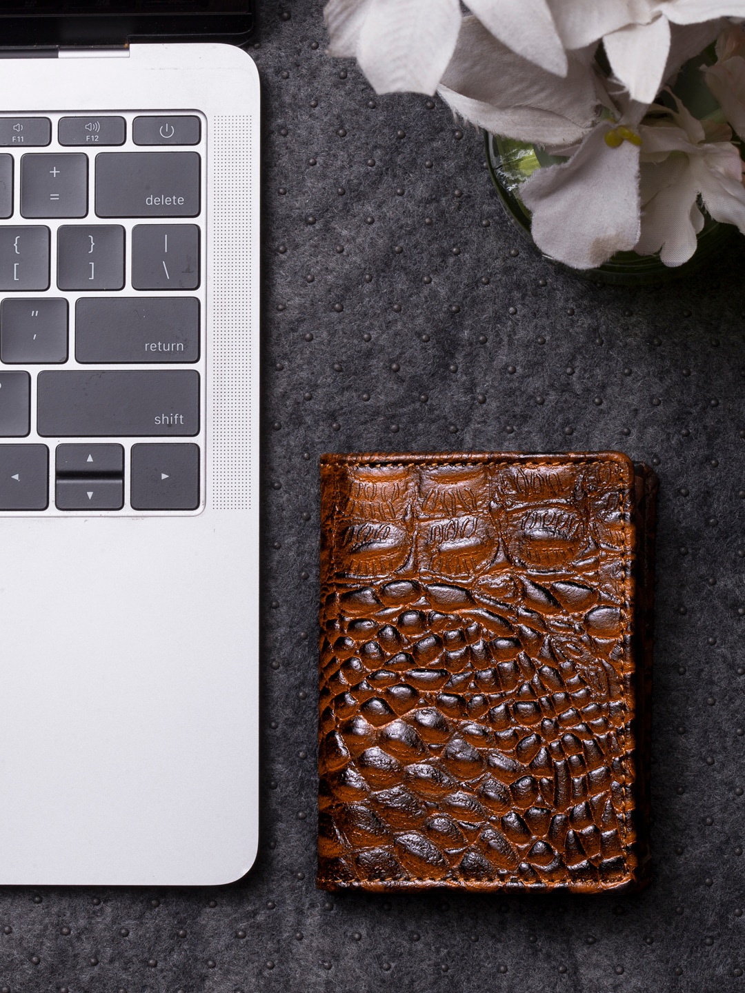 

IMUR Unisex Brown Textured Leather Card Holder