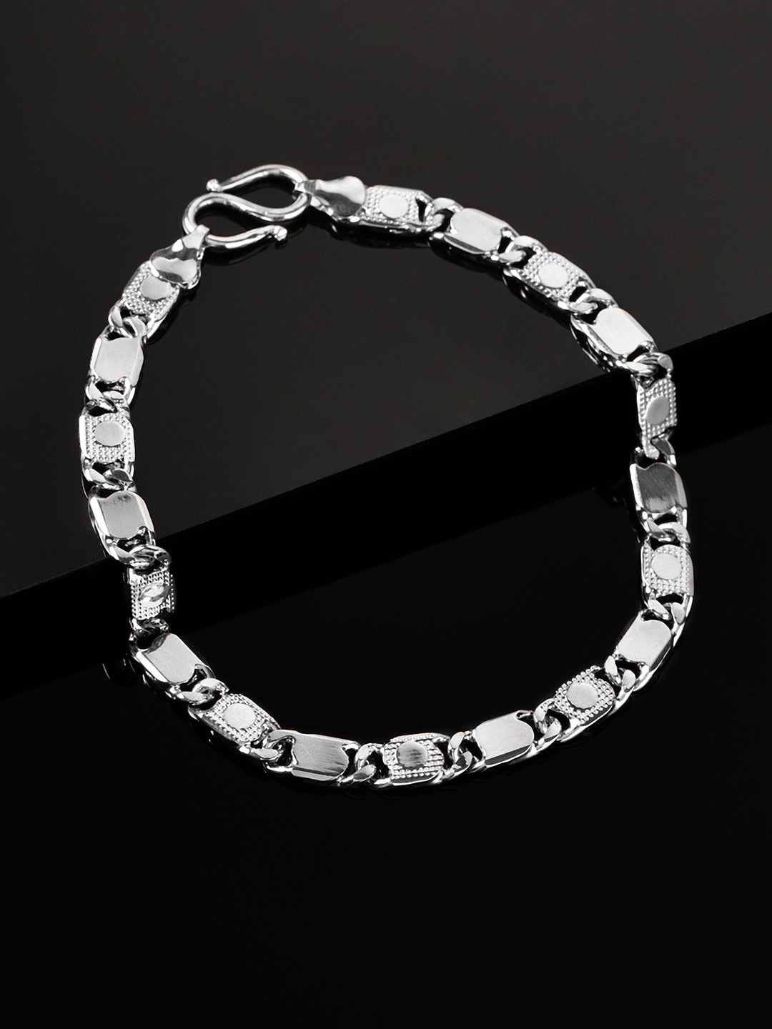 

The Roadster Lifestyle Co Men Silver-Plated Link Bracelet