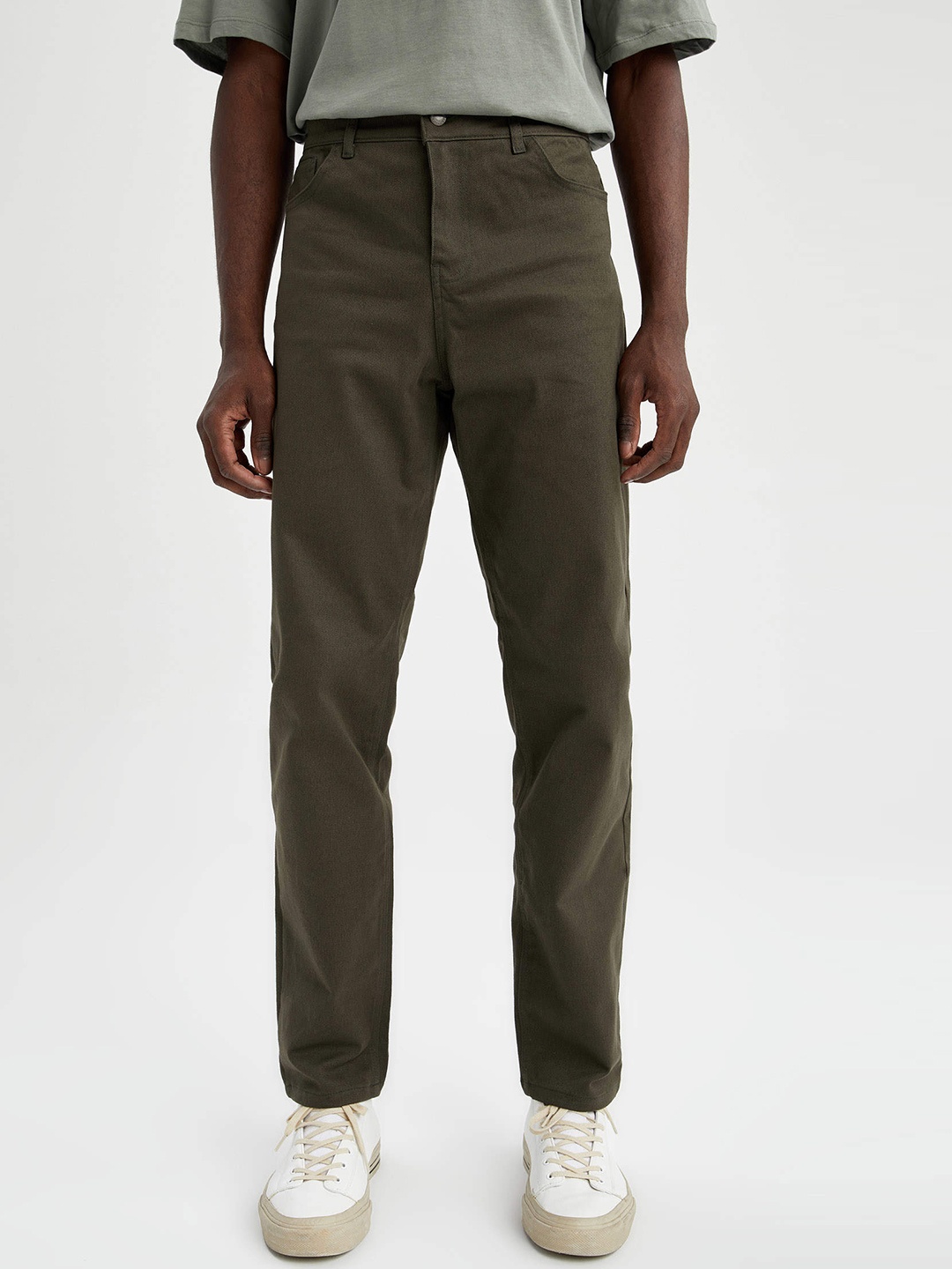 

DeFacto Men Olive Green Solid Trousers