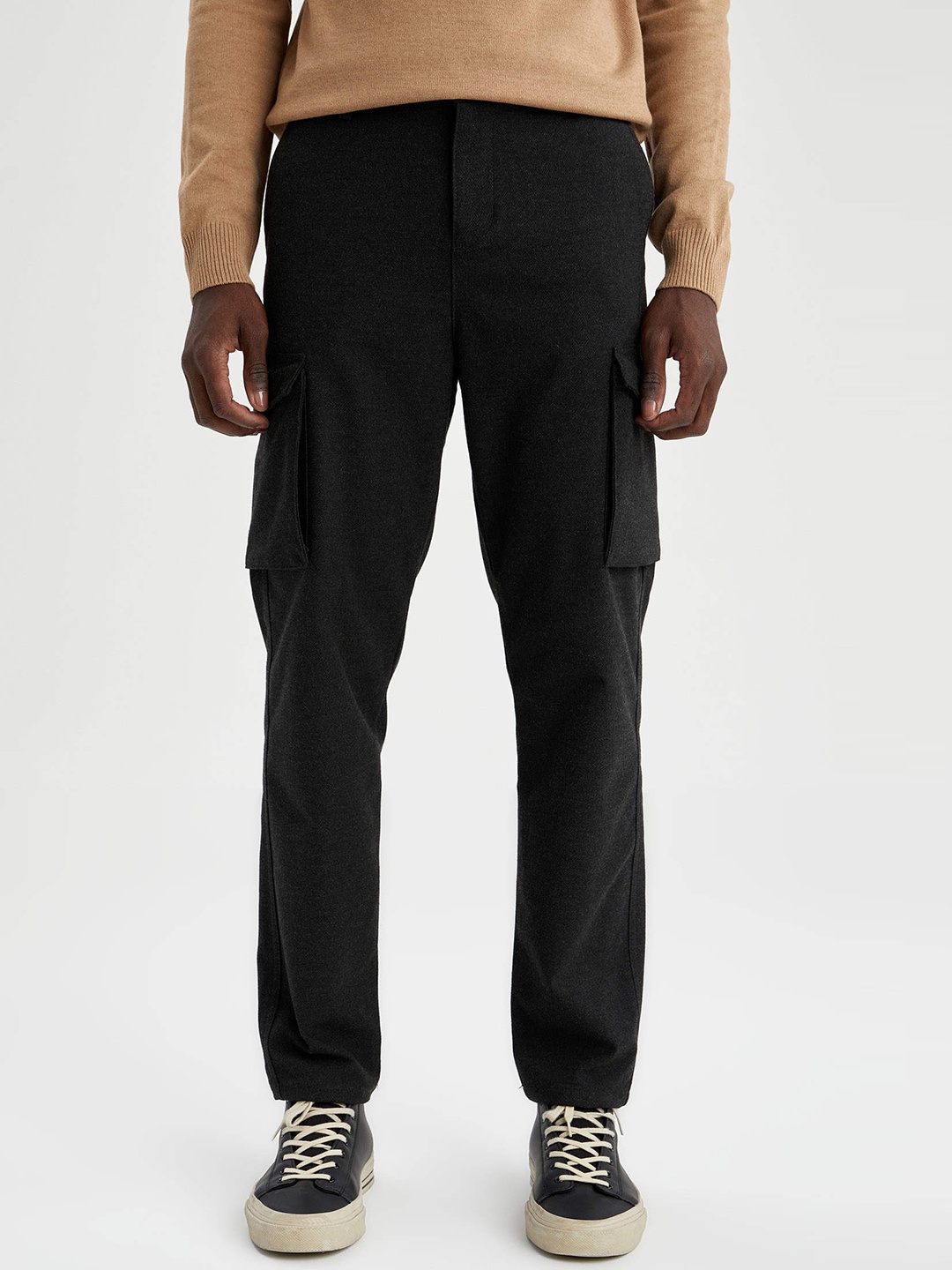 

DeFacto Men Black Solid Cargo Pants