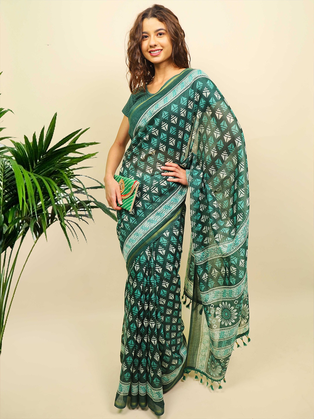 

Indi INSIDE Green & White Dabu Printed Zari Border Saree