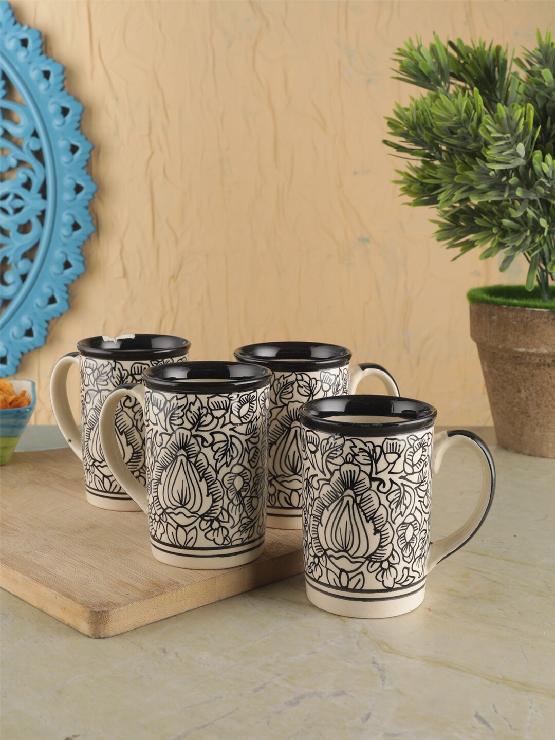 

VarEesha Off White & Black Set Of 4 Handcrafted & Hand Painted Printed Ceramic Glossy Mugs