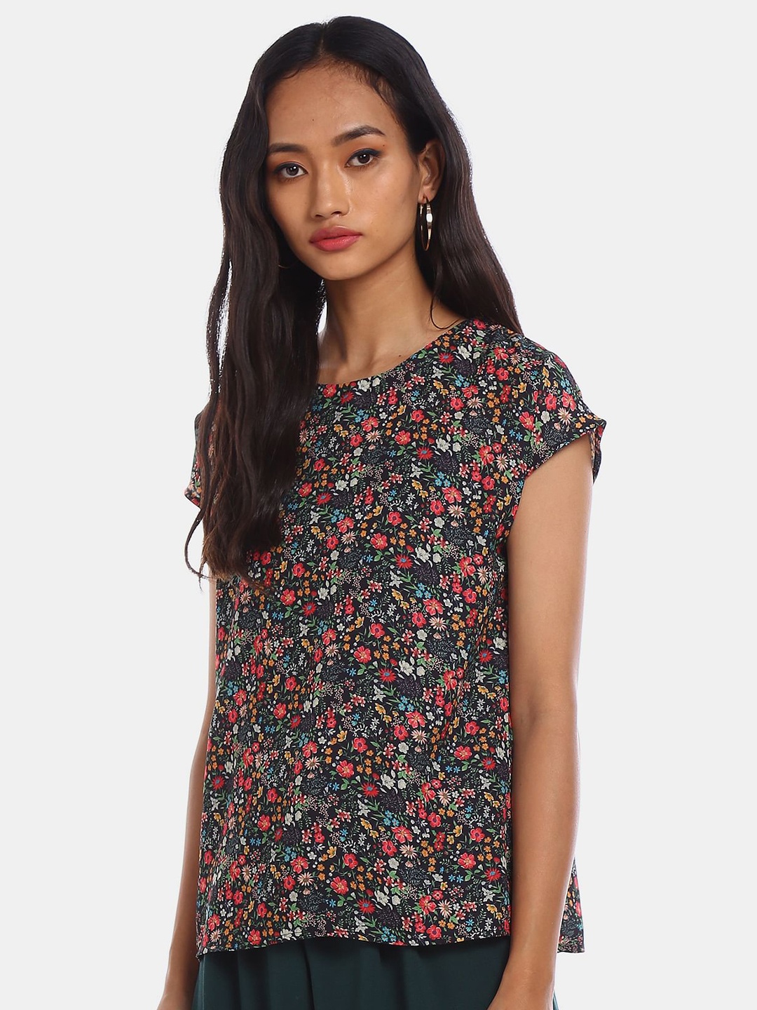 

ELLE Black Floral Print Extended Sleeves Top