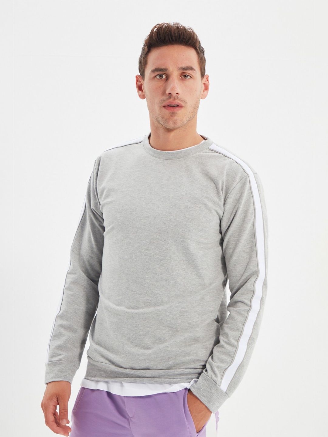 

Trendyol Men Grey Melange Colourblocked Sweatshirt