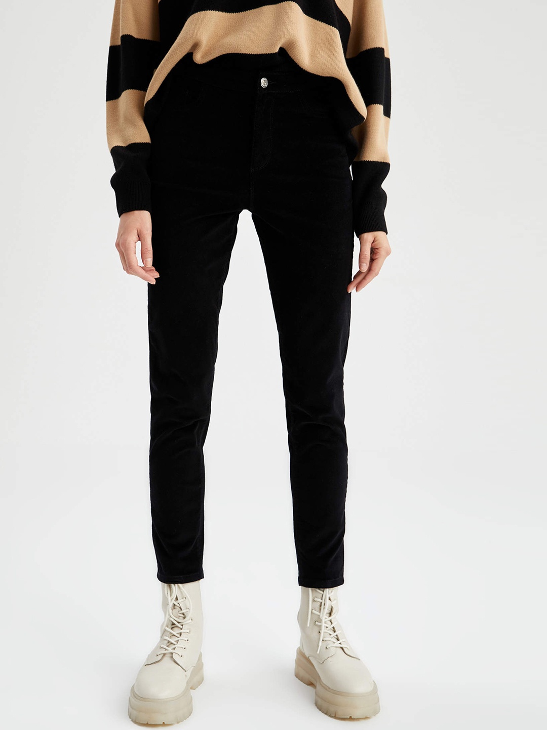 

DeFacto Women Black Solid Skinny Fit Corduroy Trousers