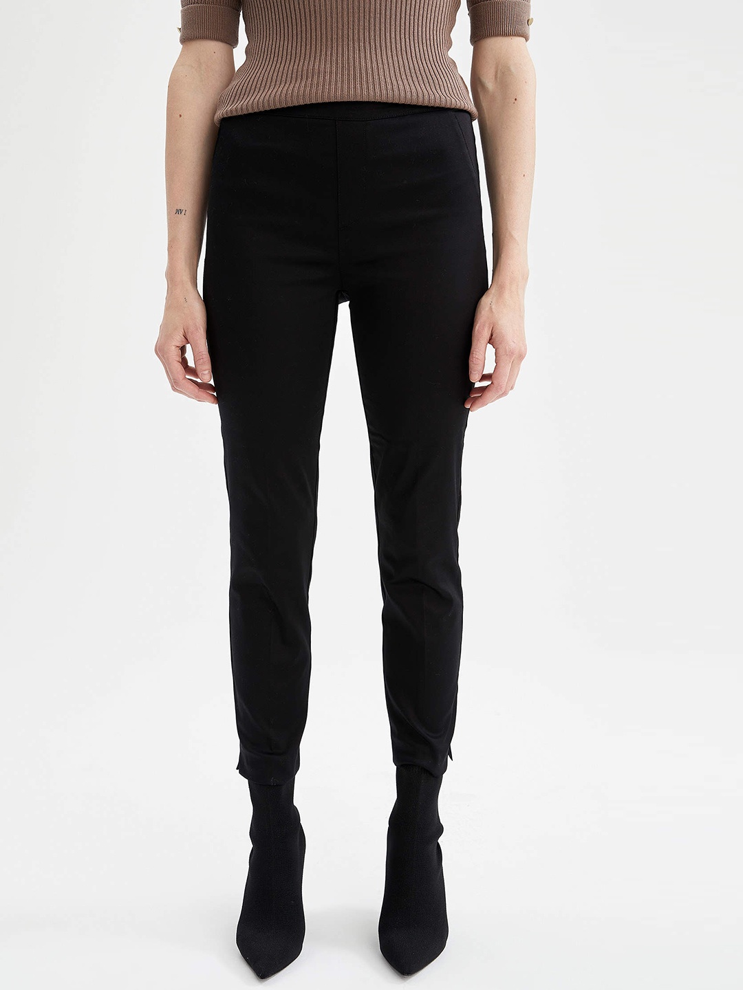 

DeFacto Women Black Solid Trousers