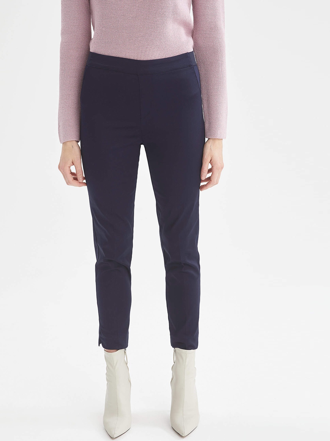 

DeFacto Women Navy Blue Solid Cropped Cigarette Trousers