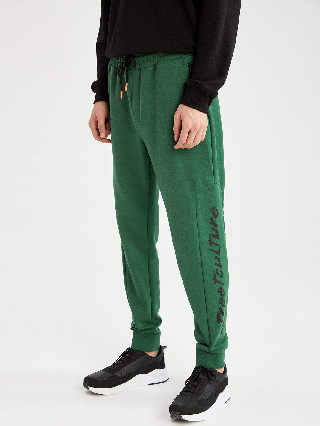 

DeFacto Men Green Solid Joggers