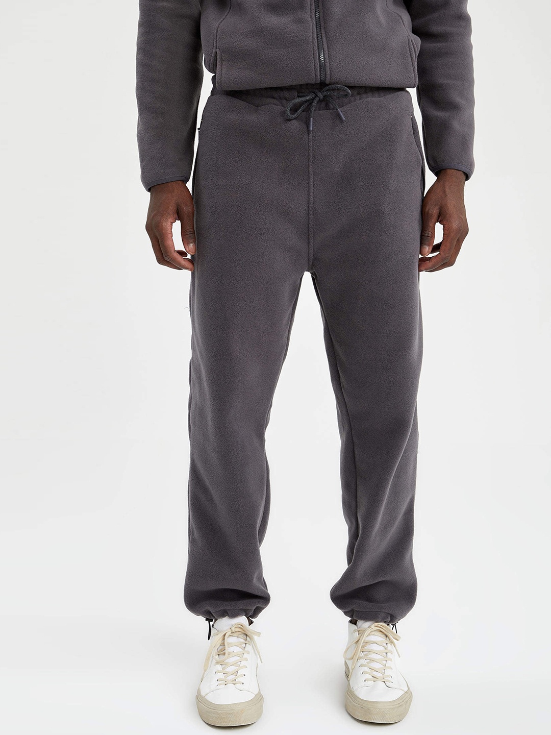 

Defacto Men Charcoal Grey Solid Joggers
