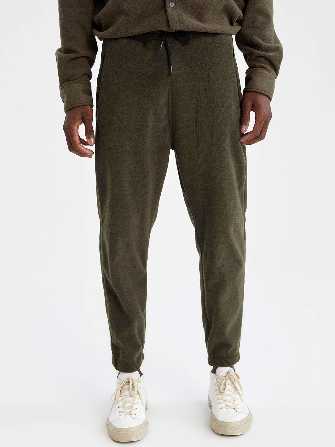 

DeFacto Men Olive Green Solid Joggers