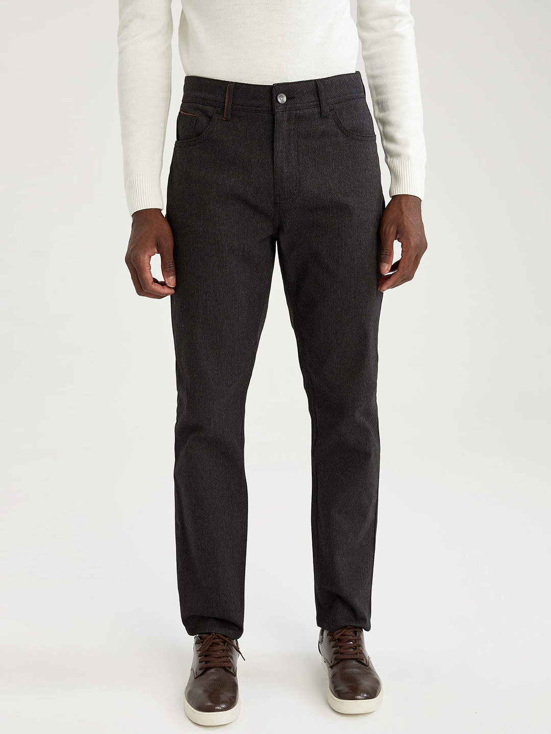 

DeFacto Men Charcoal Grey Solid Trousers