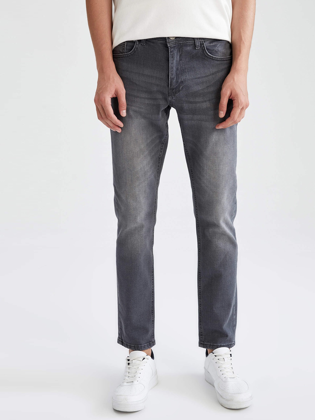 

DeFacto Men Grey Trousers