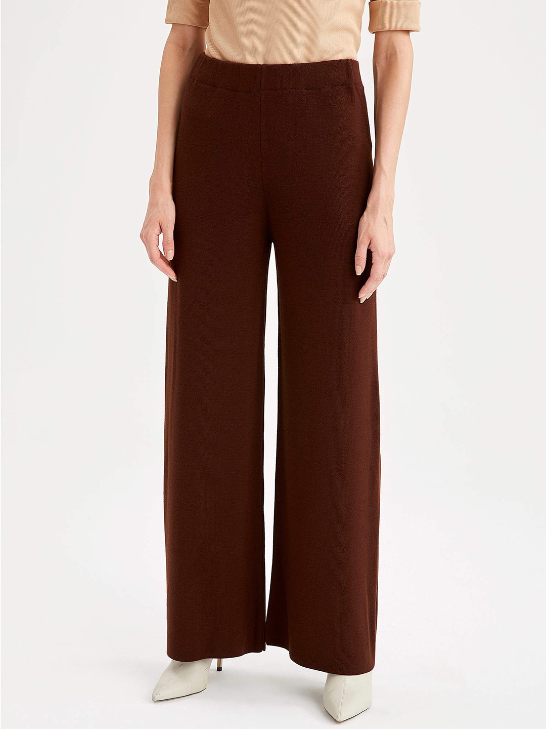 

DeFacto Women Burgundy Solid Regular Fit Parallel Trousers