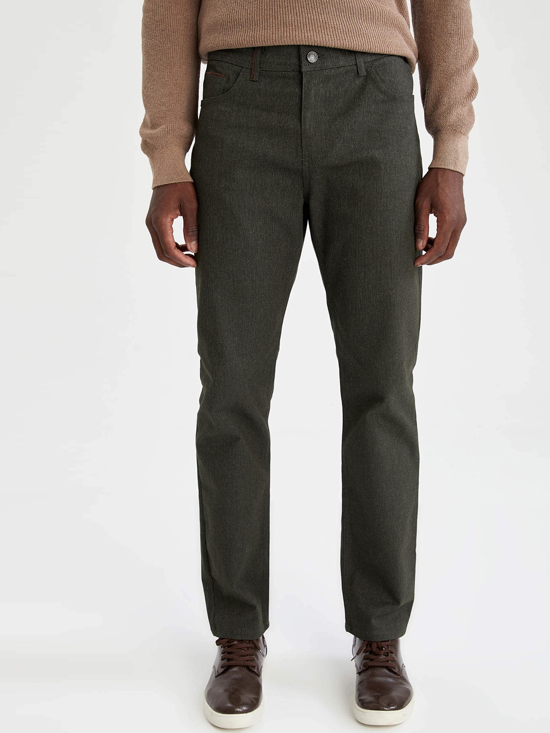 

DeFacto Men Olive Green Solid Trousers