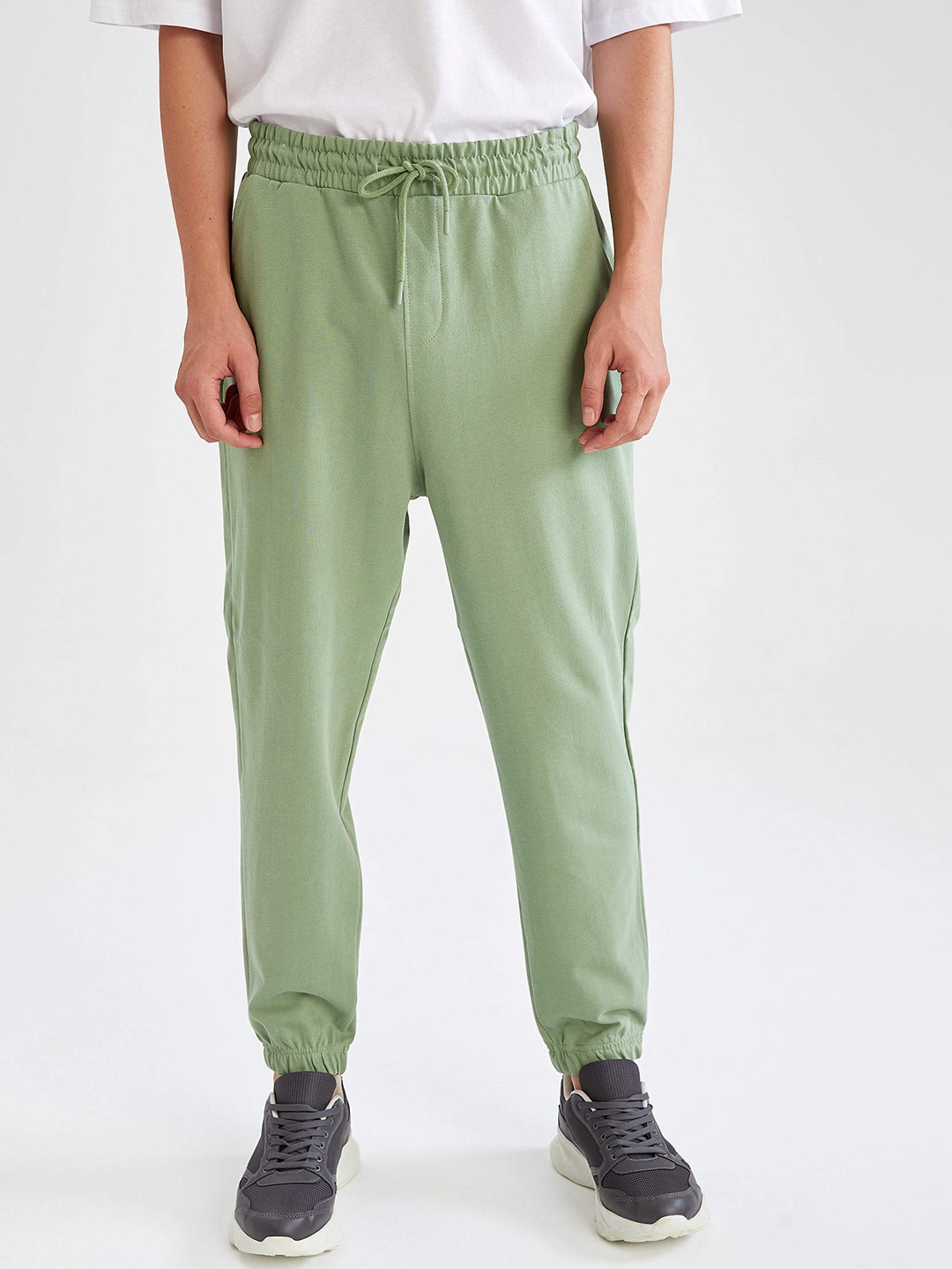 

DeFacto Men Green Cotton Solid Joggers