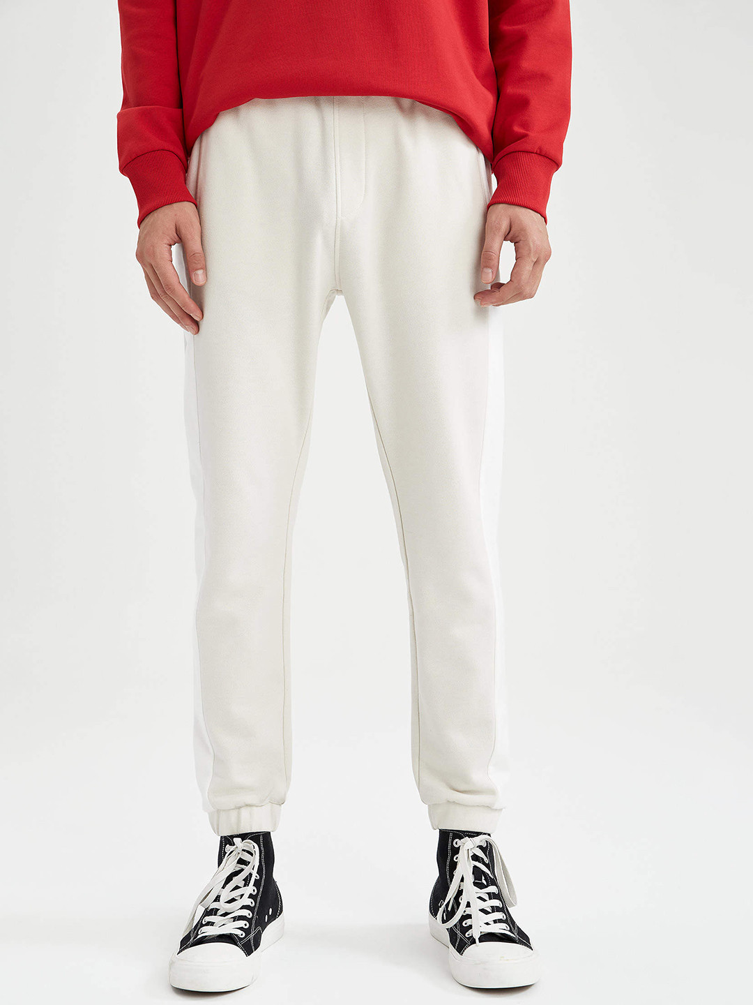 

DeFacto Men White Solid Joggers