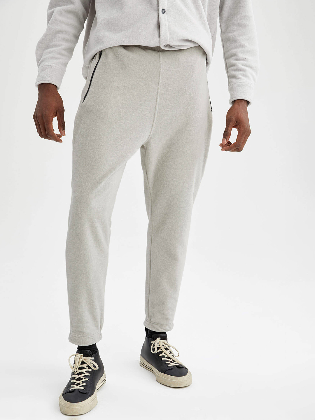 

DeFacto Men Grey Solid Track Pants