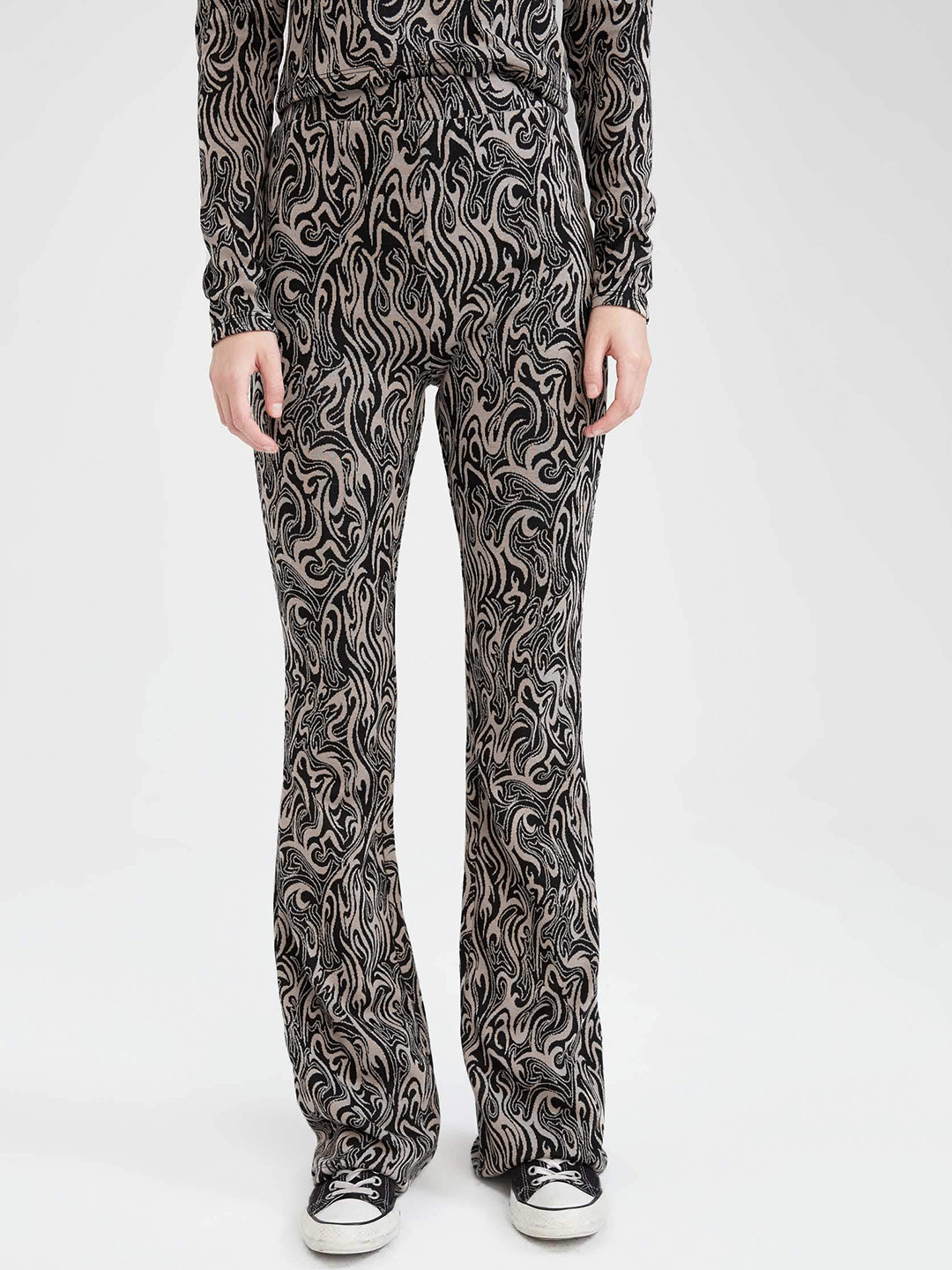 

DeFacto Women Black & Off-White Abstract Print Trousers