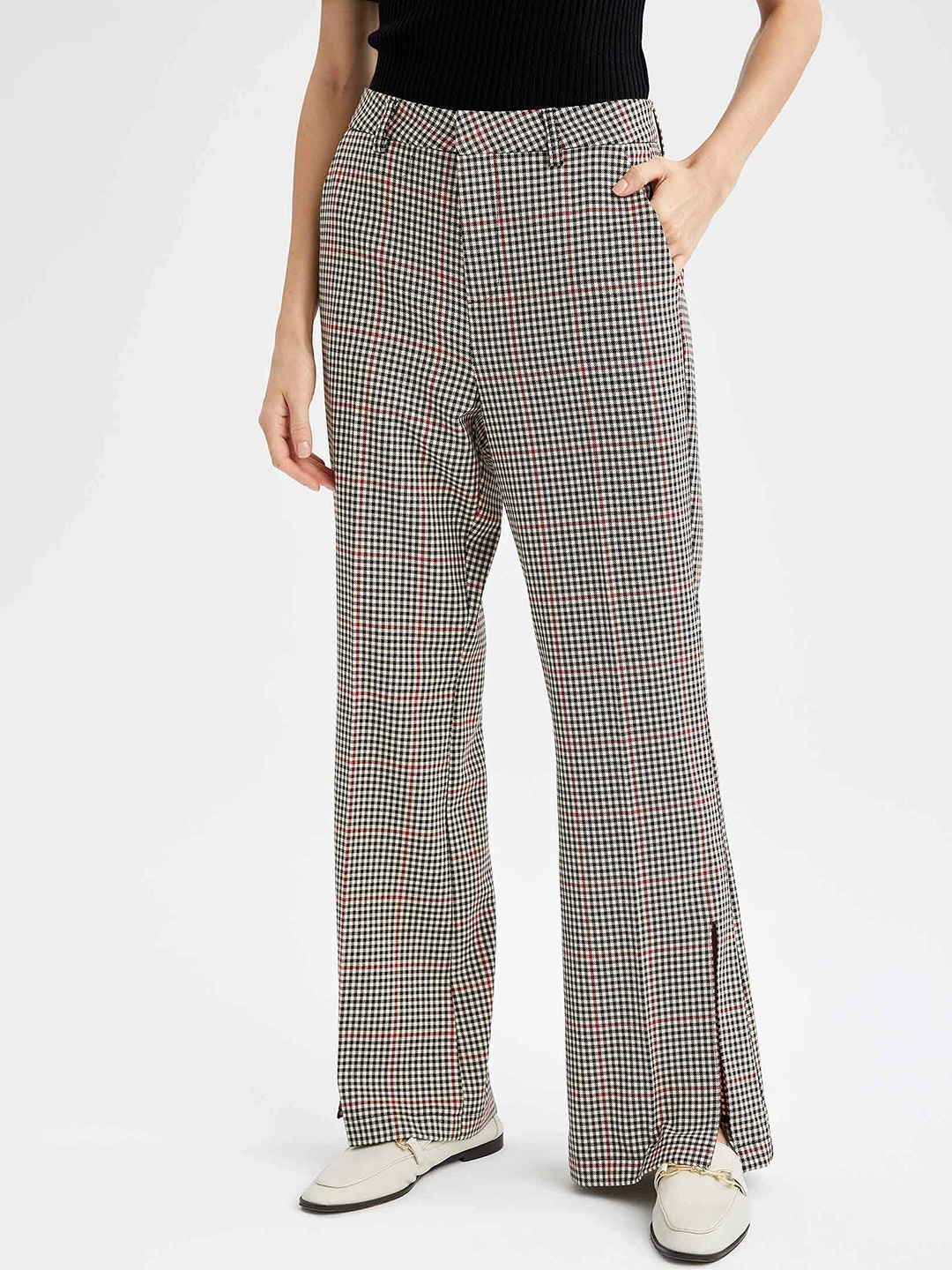 

DeFacto Women Black & Cream-Coloured Checked Trousers