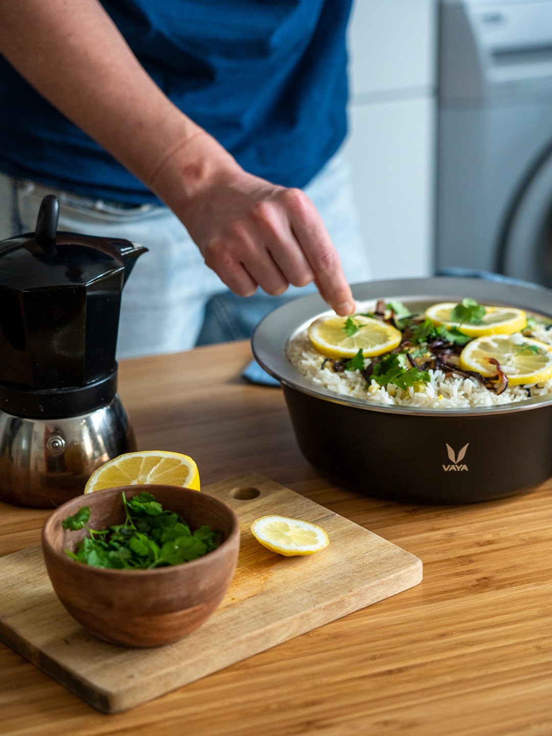 

Vaya Unisex Black Solid Stainless Steel Casserole