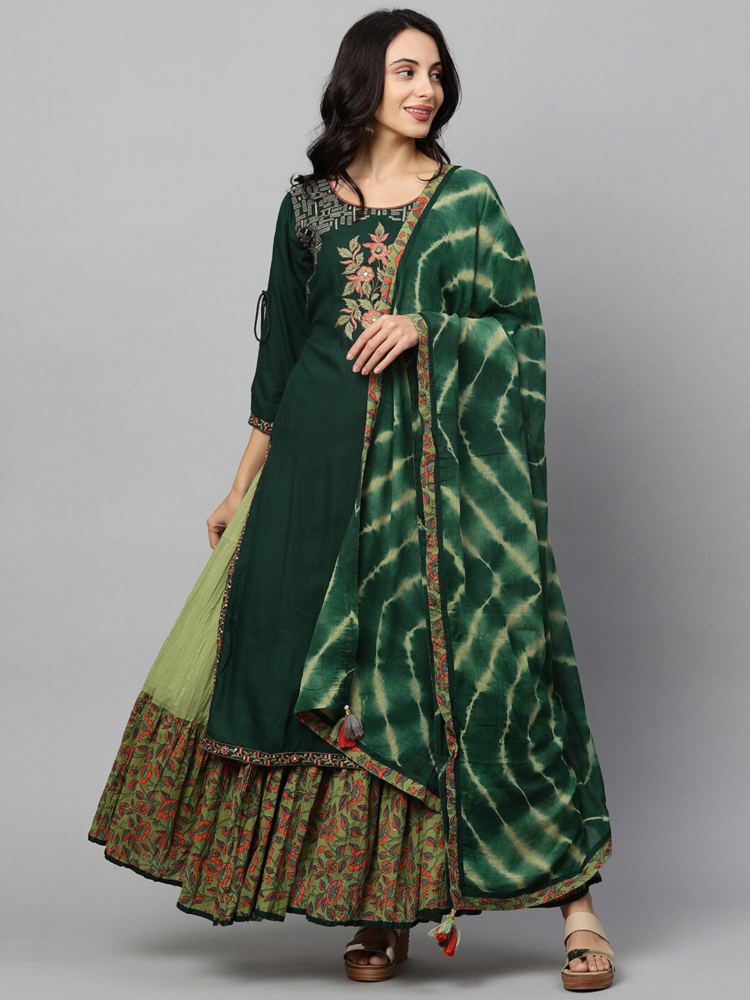 

FASHOR Women Green Ethnic Motifs Yoke Design High Slit Thread Work Kurta with Skirt & With Dupatta