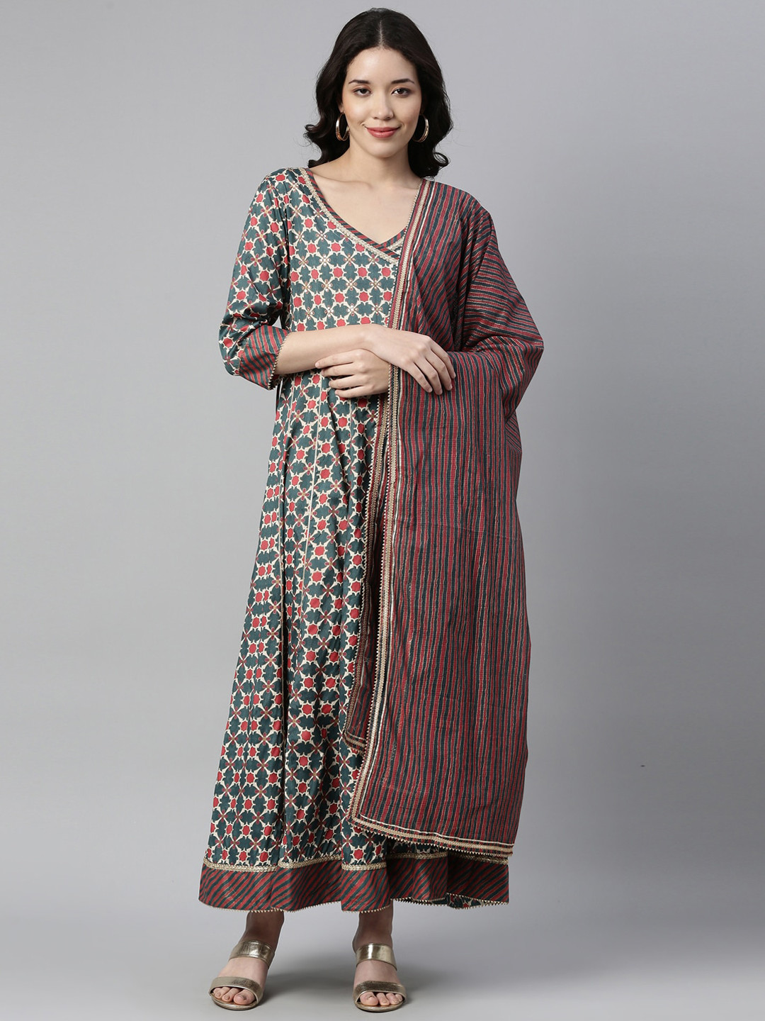 

Neerus Women Blue Geometric Flared Sleeves Anarkali Kurta