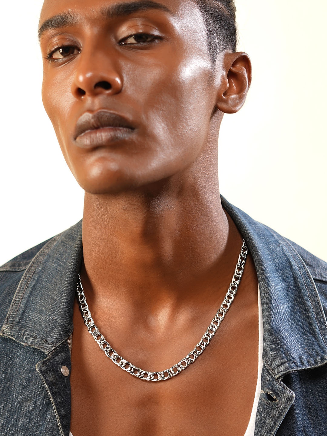 

The Roadster Lifestyle Co Men Silver-Toned Silver-Plated Chain